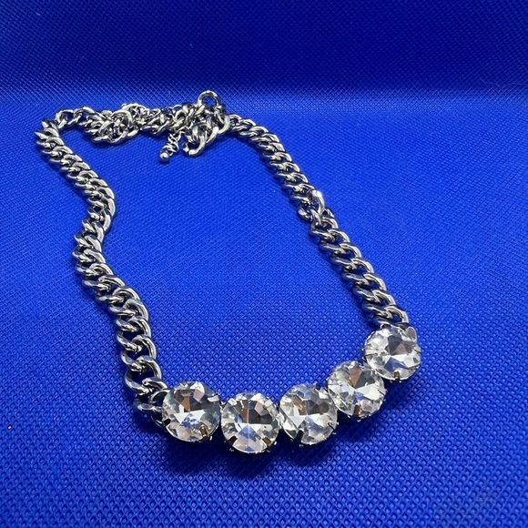 Elegant Silver Necklace with Clear Crystals - Picture 3 of 9